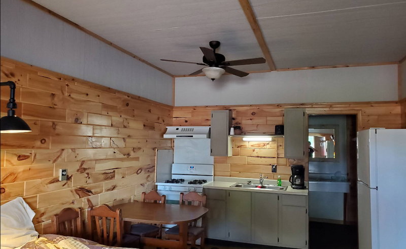 Fox River Motel - From Fox River Motel Web Listing (newer photo)